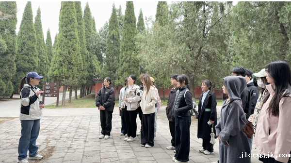 文化与旅游学院组织师生赴济渎庙景区学习考...