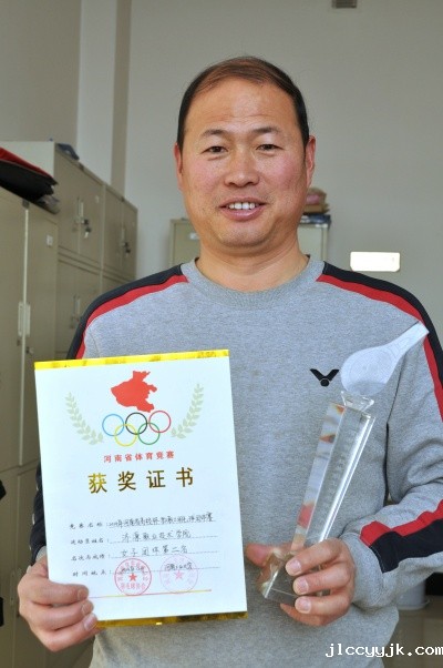 我院代表队在河南省“高校杯”教职工羽毛球...