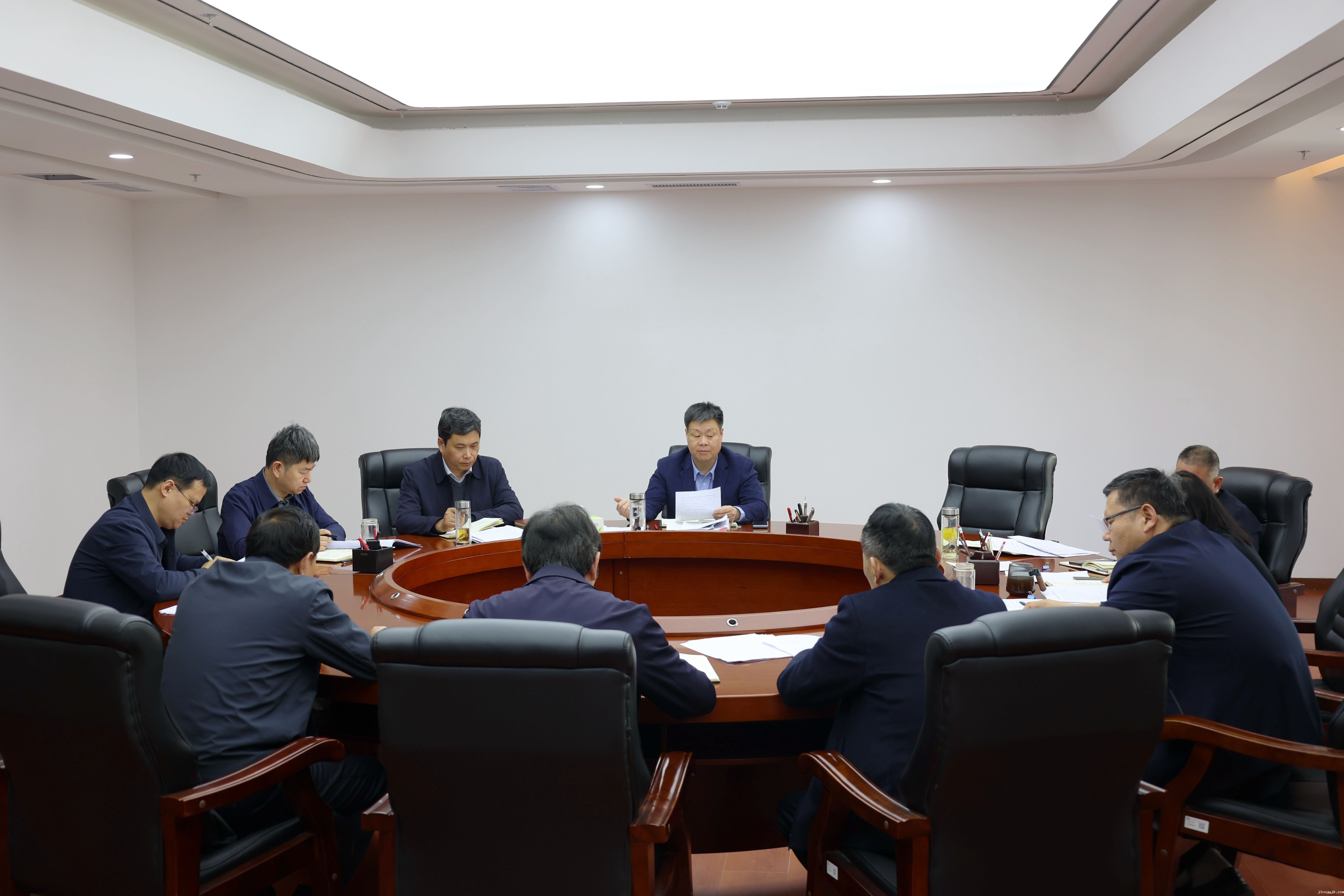 学校党委部署启动深入贯彻中央八项...