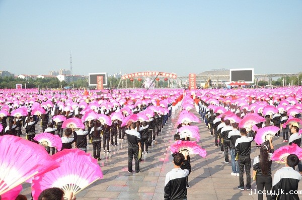 我院1500名学生参加济源市庆祝建国65...
